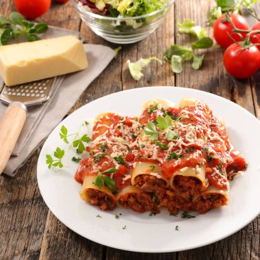 sığır eti ve domates soslu makarna çeşitleri