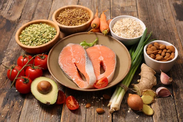 Cibo Sano Assortito Con Salmone Fondo Tavola Legno — Foto Stock