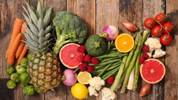 Assorted Fruits Vegetables Wooden Table Background — Stock Photo, Image