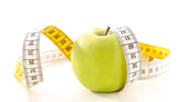 膳食食品概念与苹果和测量磁带 — 图库照片