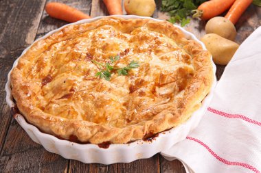 Ev yapımı sebze ve et pastası atış kapatın