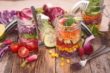 kavanoz sebze salatası yakın atış