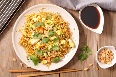 Kızarmış pirinç ve soya sosu