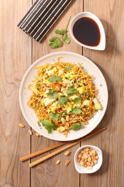 Kızarmış pirinç ve soya sosu