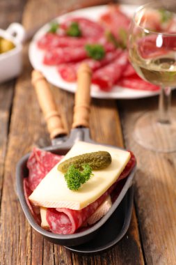 raclette peynir ve salam