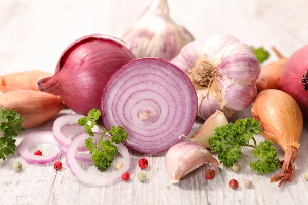 Zwiebeln Und Knoblauch Aus Nächster Nähe — Stockfoto