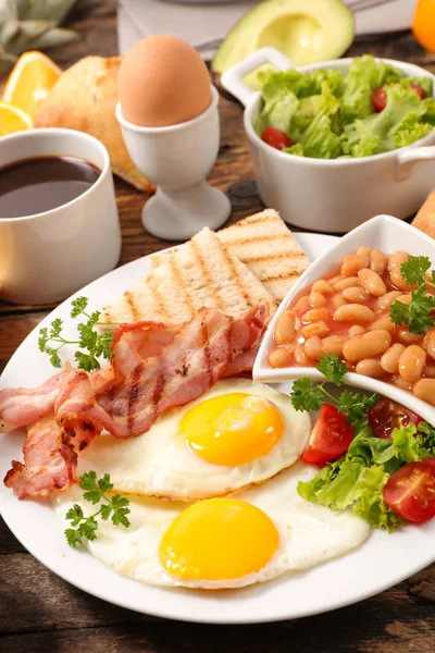 Portion Petit Déjeuner Anglais Avec Tasse Café Sur Table — Photo