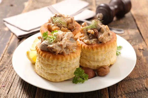 Vol Vent Avec Crème Champignons Servis Sur Assiette — Photo