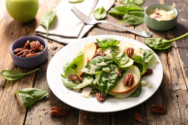 Close Spinach Pecan Apple Salad — Stock Photo, Image