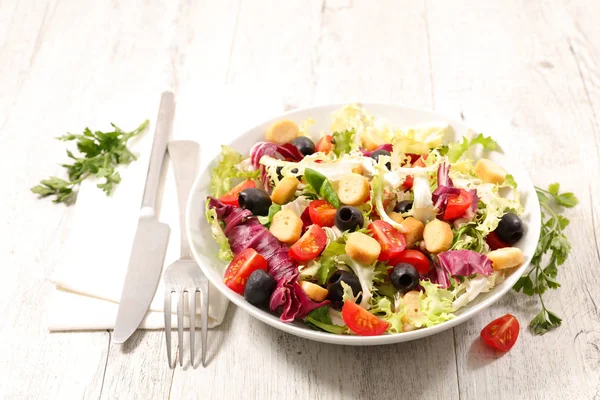 Assorted Fruit Salade Bord Met Bestek — Stockfoto