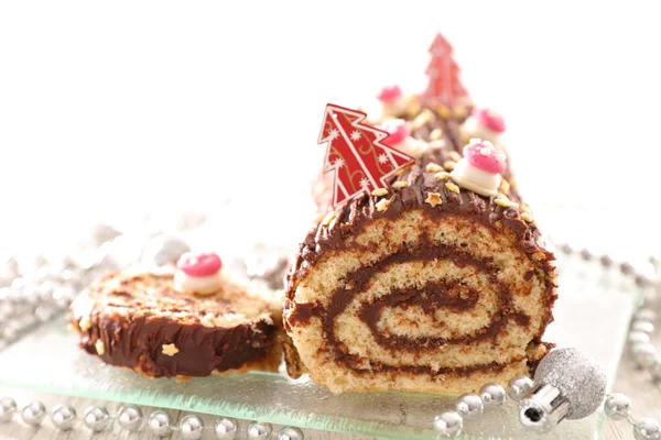 Chocolade Christmas Swiss Roll Met Decoraties — Stockfoto