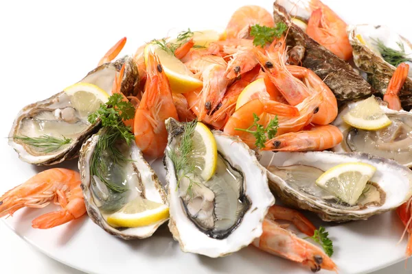 White Platter Shrimps Oysters Lemon Slices — Stock Photo, Image