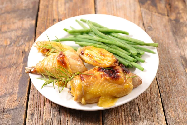 Baked Chicken Served Rosemary Green Beans — Stock Photo, Image