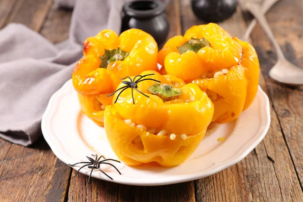 Fylld Paprika Med Halloween Dekoration — Stockfoto