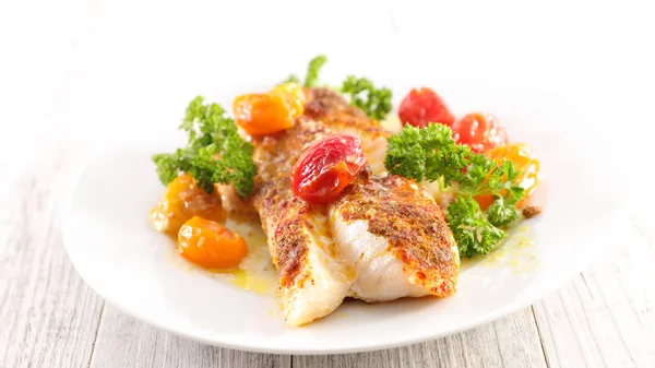 Gebratenes Fischfilet Und Tomaten — Stockfoto