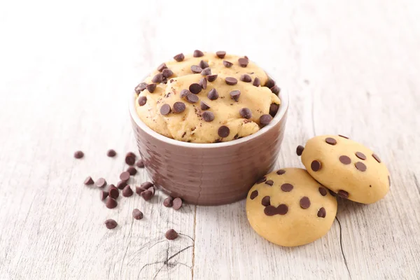Nyers Cookie Tésztát Csokoládé Chips Fából Készült Háttér — Stock Fotó