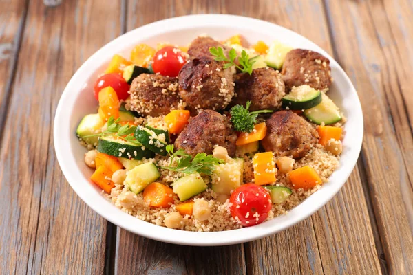 Cuscus Legume Carne Fundal Din Lemn — Fotografie, imagine de stoc