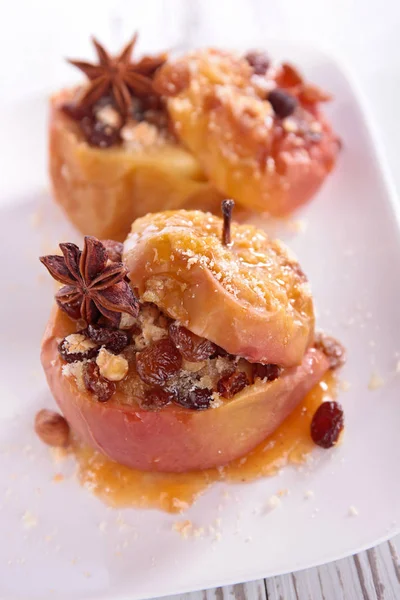 Baked Apples Spices Raisins Sauce — Stock Photo, Image