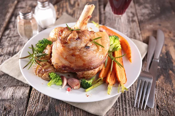 Côtelette Agneau Rôti Aux Légumes Sur Table Bois — Photo