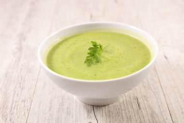Vejetaryen Kabak çorbası maydanoz ile