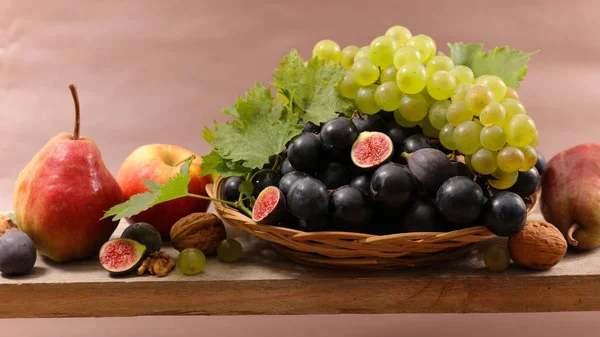 Frutta Assortita Multicolore Tavola Legno — Foto Stock