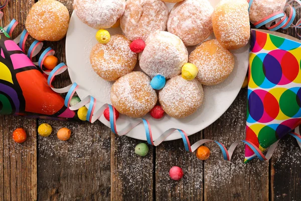 Festliche Donuts Mit Puderzucker Für Den Karneval — Stockfoto