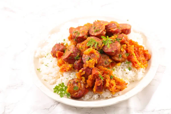 rougail saucisse geleneksel creole çanak