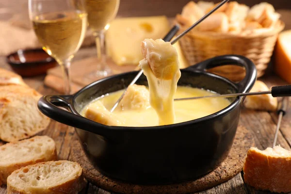 Fondue Queijo Com Vinho Pão — Fotografia de Stock