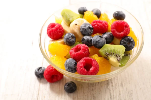 Ensalada Frutas Mixtas Plato Blanco —  Fotos de Stock