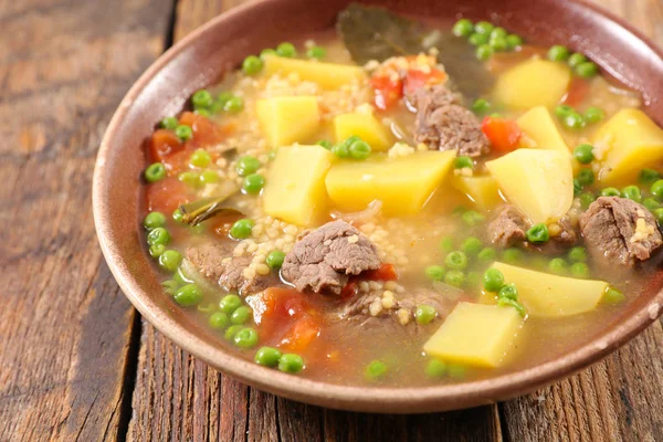 Soupe Bœuf Aux Légumes Dans Bol Sur Une Table Bois — Photo