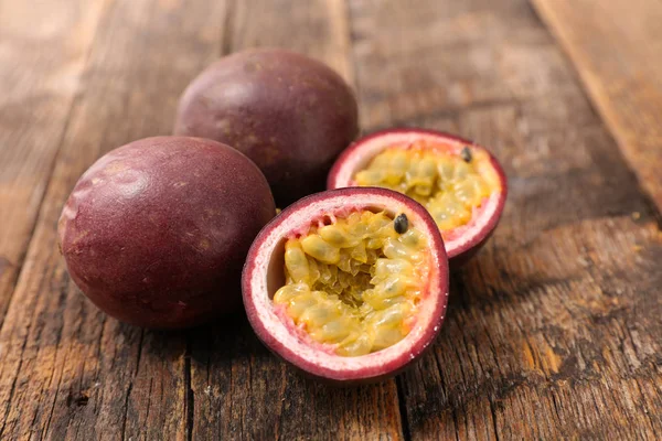 Passion Fruits Wood Background — Stock Photo, Image