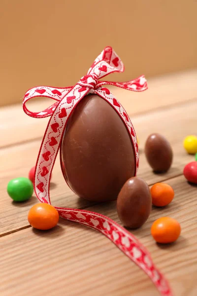 Čokoládové Velikonoční Vejce Dřevěném Pozadí — Stock fotografie