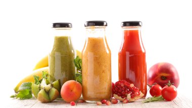 Meyve smoothies cam şişelerde