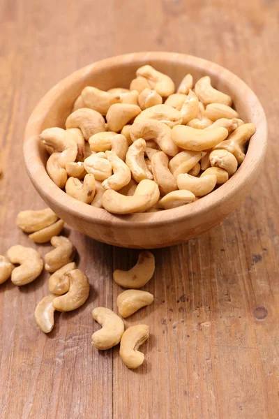 Haufen Cashew Holzschale — Stockfoto