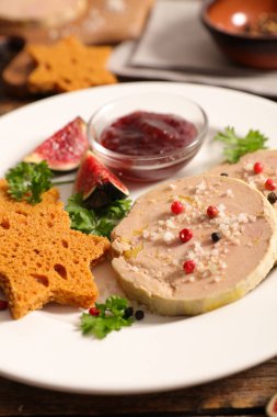 Zencefilli kurabiye ve incir ile kaz ciğeri