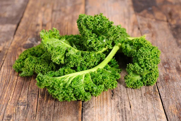 Raw Kale Leaves Wooden Table — Stock Photo, Image