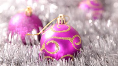 Pembe baubles, Noel dekorasyon.