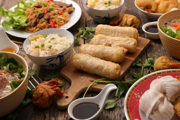 Nourriture Asiatique Assortie Sur Des Assiettes Sur Table Nature Morte — Photo