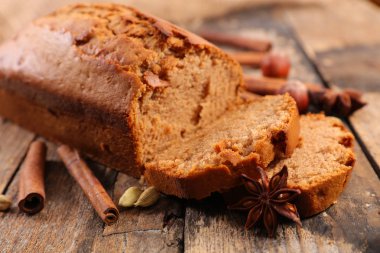 Noel zencefilli kek ve baharat rustik masada