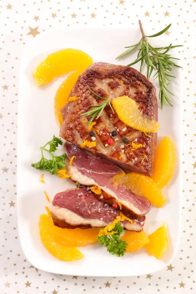 Roasted Duck Breast Orange Slices — Stock Photo, Image