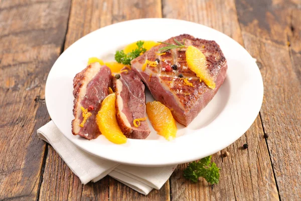 Grilled Duck Breast Orange Slices — Stock Photo, Image