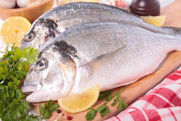 Selective Focus Raw Fish Ingredient Wooden Board — Stock Photo, Image