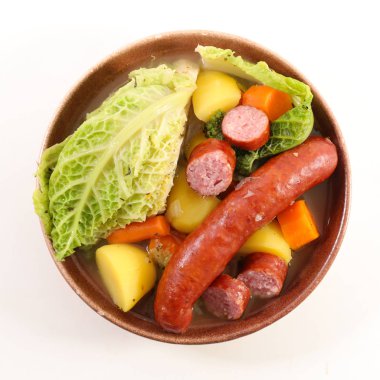 dan yukarıda lezzetli sebze, et suyu ve sosis görüntülemek