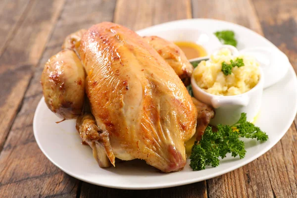 Served Table Roasted Chicken Mashed Potato Sauce — Stock Photo, Image