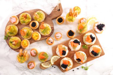 Muhtelif görünümünü yukarıdan lezzetli şenlikli parmak gıda tablo 