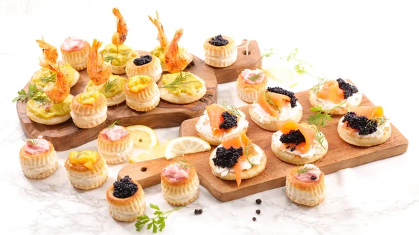 Nahaufnahme Der Nahrungsmittelzusammensetzung Mit Verschiedenen Fingerfood Buffets — Stockfoto