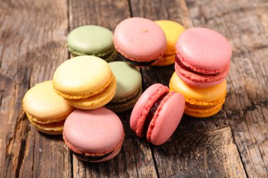 Acıbadem kurabiyesi ahşap üzerine Fransız