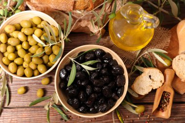 dan yukarıda zeytin ve ekmek görüntüleme