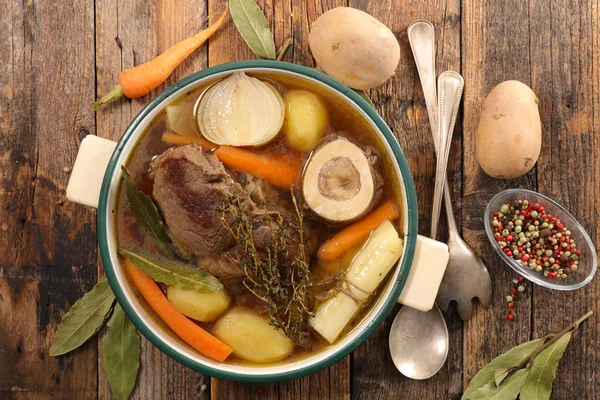 Pot Feu Houten Tafel Met Ingrediënten — Stockfoto