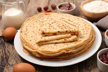 Krep yığını ile gıda kompozisyon görünümü kadar kapatın